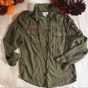 AE olive button up - small